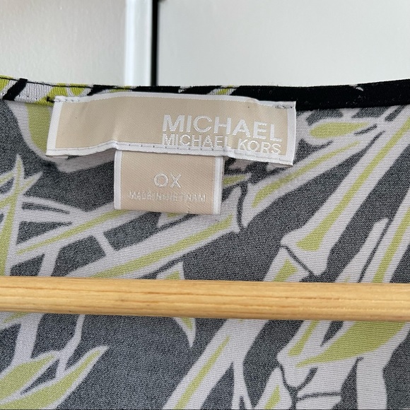 Michael Kors Palm print curve hugging jumpsuit - Picture 5 of 10